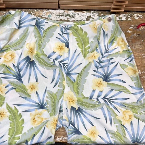 Pearl Head Bay Floral 100% Silk Skort. Size 6 - Picture 6 of 9
